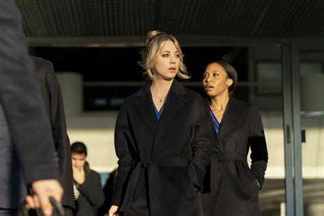 The Flight Attendant: Season 1 .